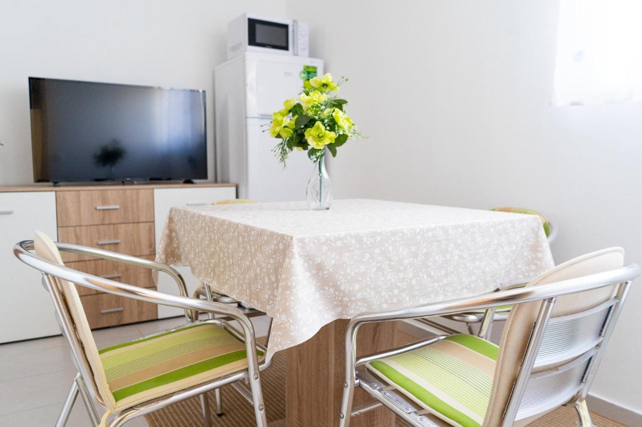 Apartment Mladen Biograd Na Moru Eksteriør bilde