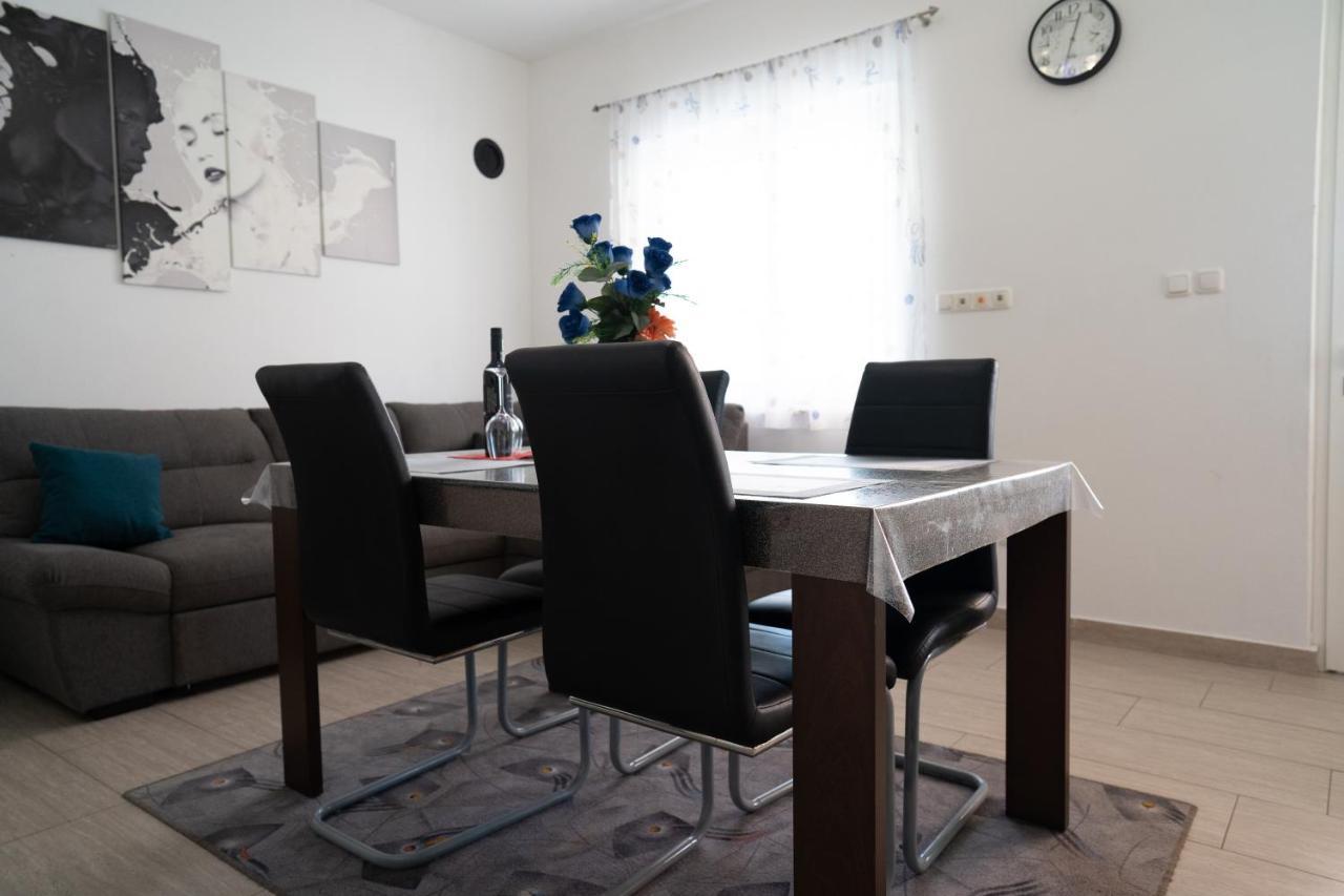 Apartment Mladen Biograd Na Moru Eksteriør bilde