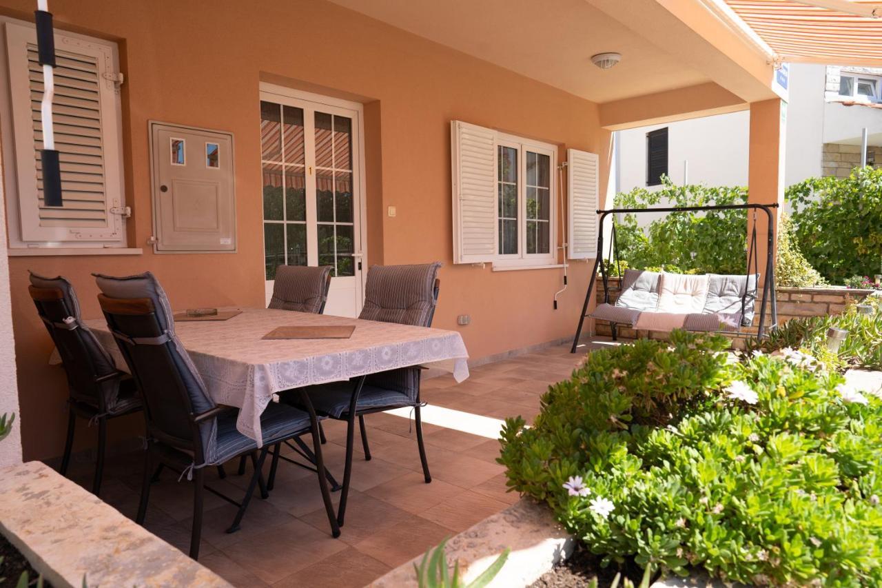 Apartment Mladen Biograd Na Moru Eksteriør bilde