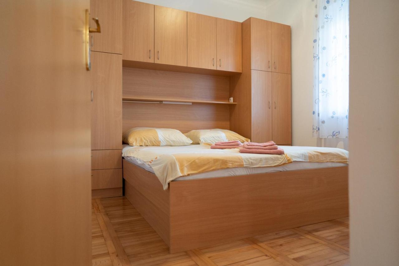 Apartment Mladen Biograd Na Moru Eksteriør bilde