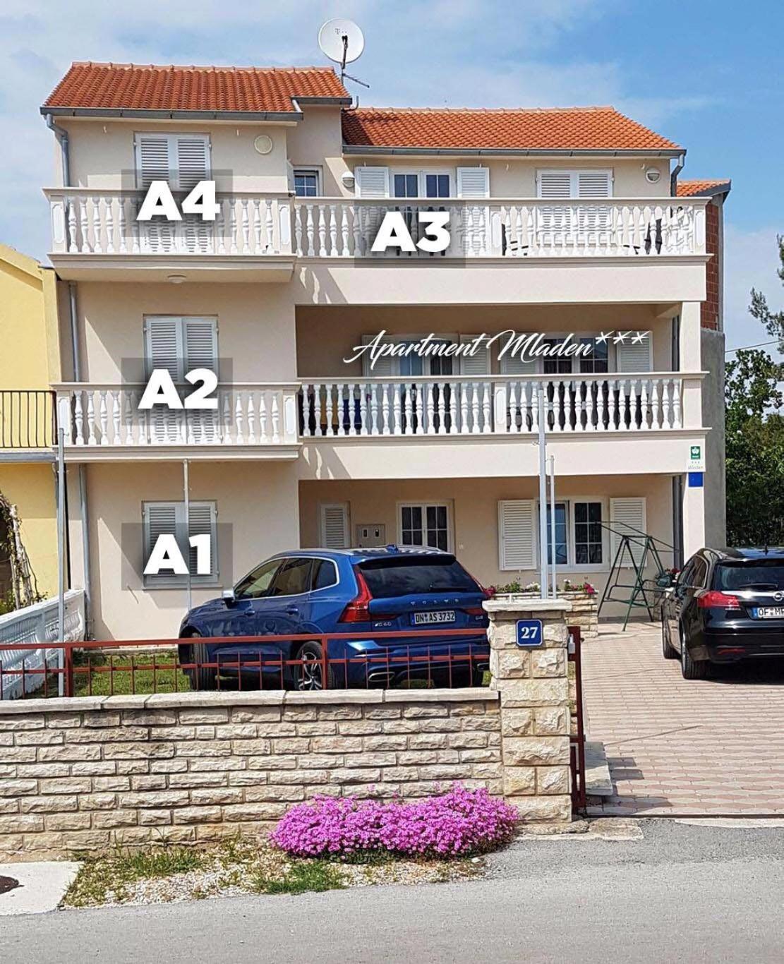 Apartment Mladen Biograd Na Moru Eksteriør bilde